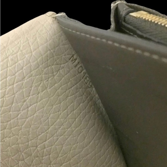 Authentic LOUIS VUITTON Portefeuille Capucines Taurillon Leather Long Wallet - Picture 7 of 7